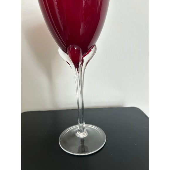 Beautiful Ruby Red Wine glass - Picture 2 of 3